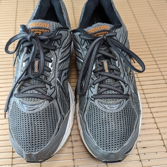 SAUCONY Cohesion 7 mens Running Shoes Silver Size 9.5Wide Great Cond - Picture 2 of 10
